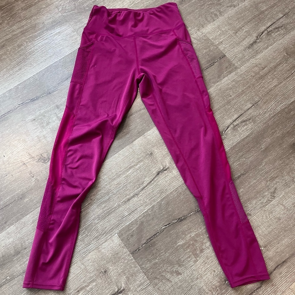 O to S Workout Legging Size Medium With Pockets Ankle Length Cropped